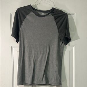 (🔥4 for $20)True Craft Men’s Medium Two-Tone Gray Raglan Tee